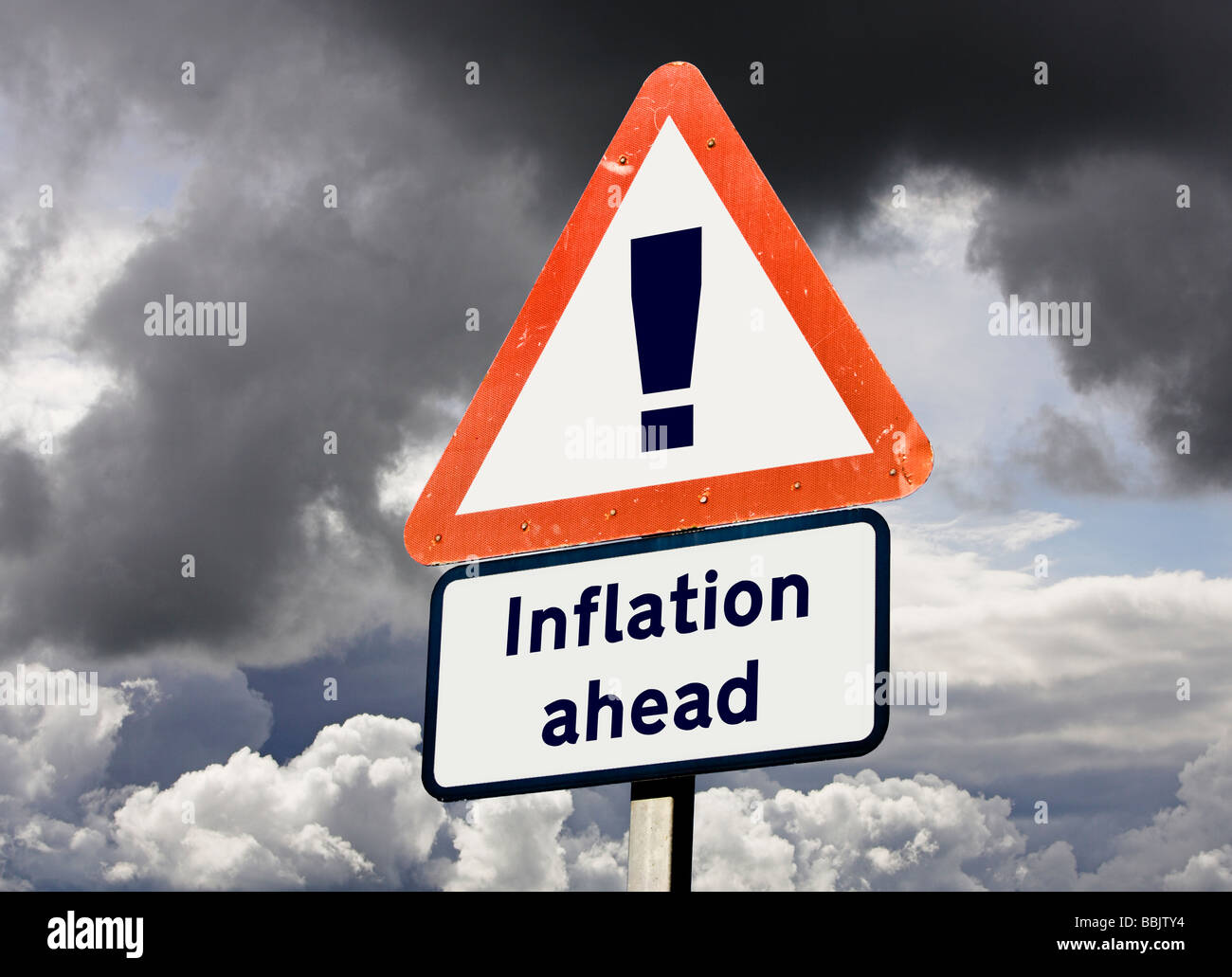 Schilderkonzept, das die Inflation in die Zukunft zeigt – Zukunftsprognose, britische Wirtschaft, Stagflation, Wirtschaftskonzepte, britische Wirtschaft Stockfoto