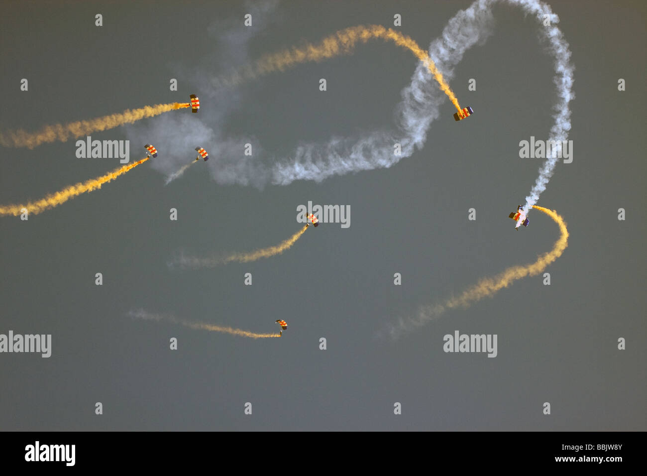 Die Fallschirm-Regiment Freifall TeamDie Red Devils Fallschirmspringen Display Team Southend Air show Essex England uk Europa Stockfoto