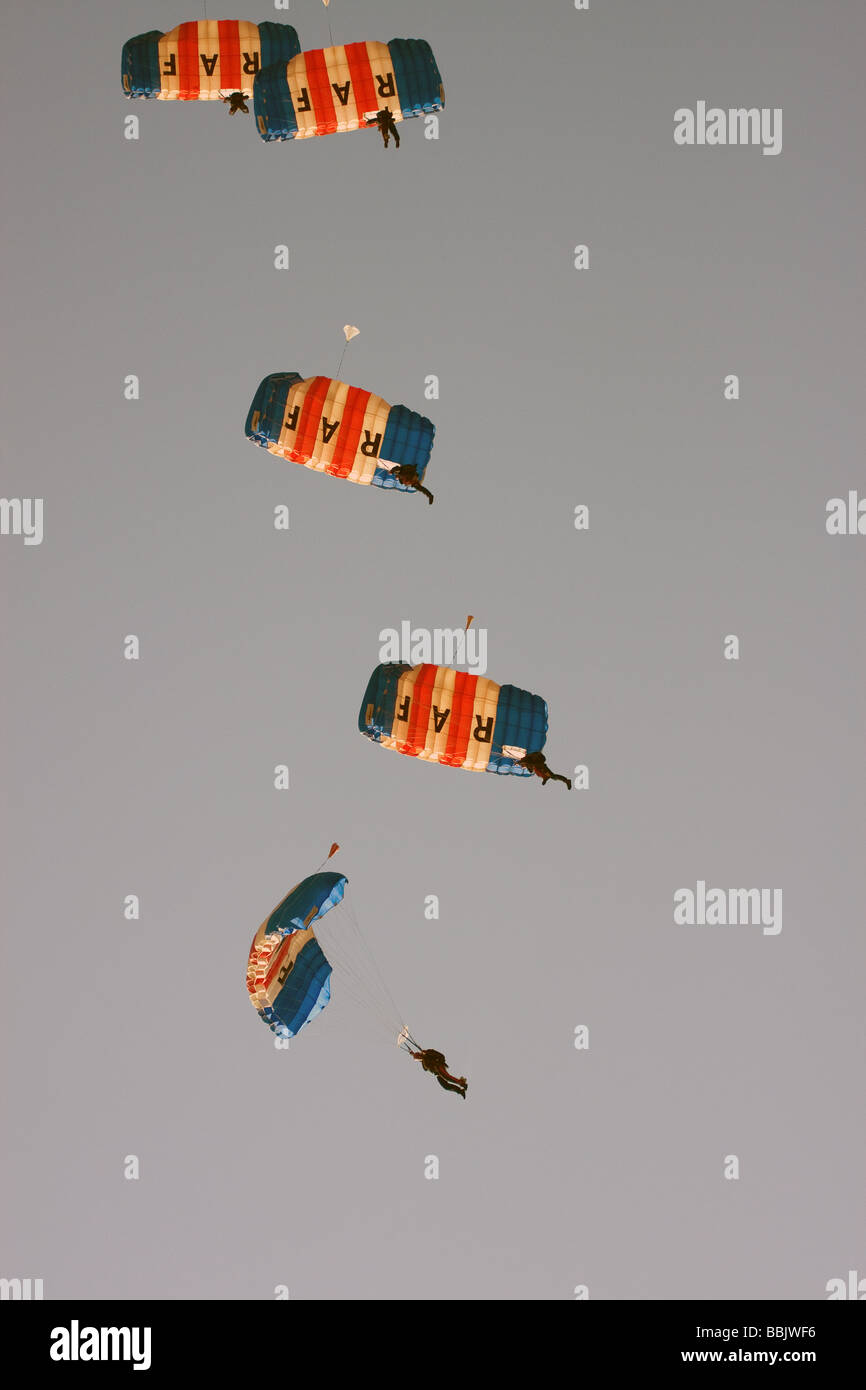 Die Fallschirm-Regiment Freifall TeamDie Red Devils Fallschirmspringen Display Team Southend Air show Essex England uk Europa Stockfoto