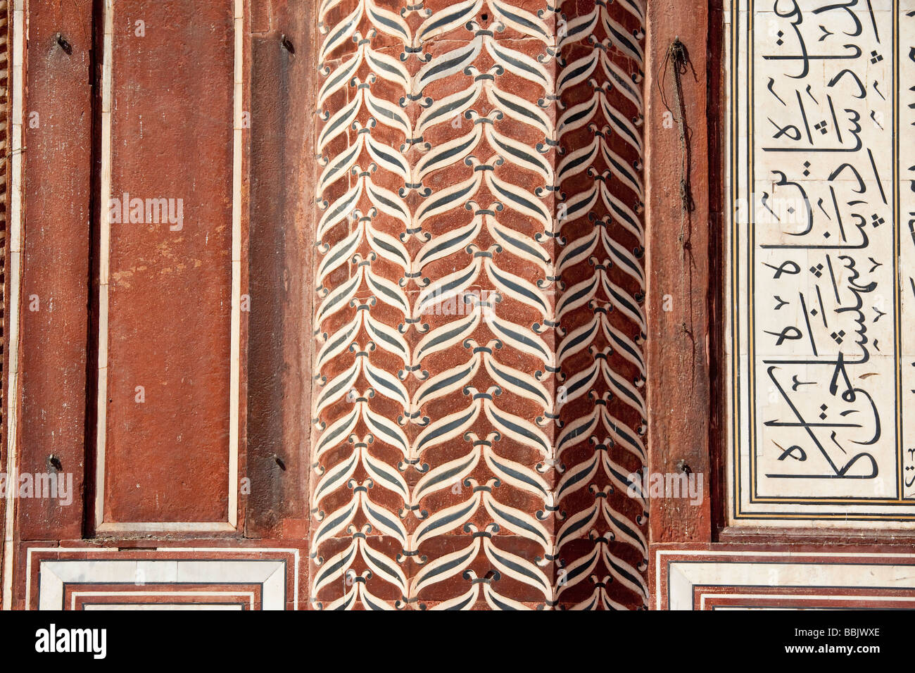 Arabische Inschrift auf der Jama Masjid in Agra Indien Stockfoto