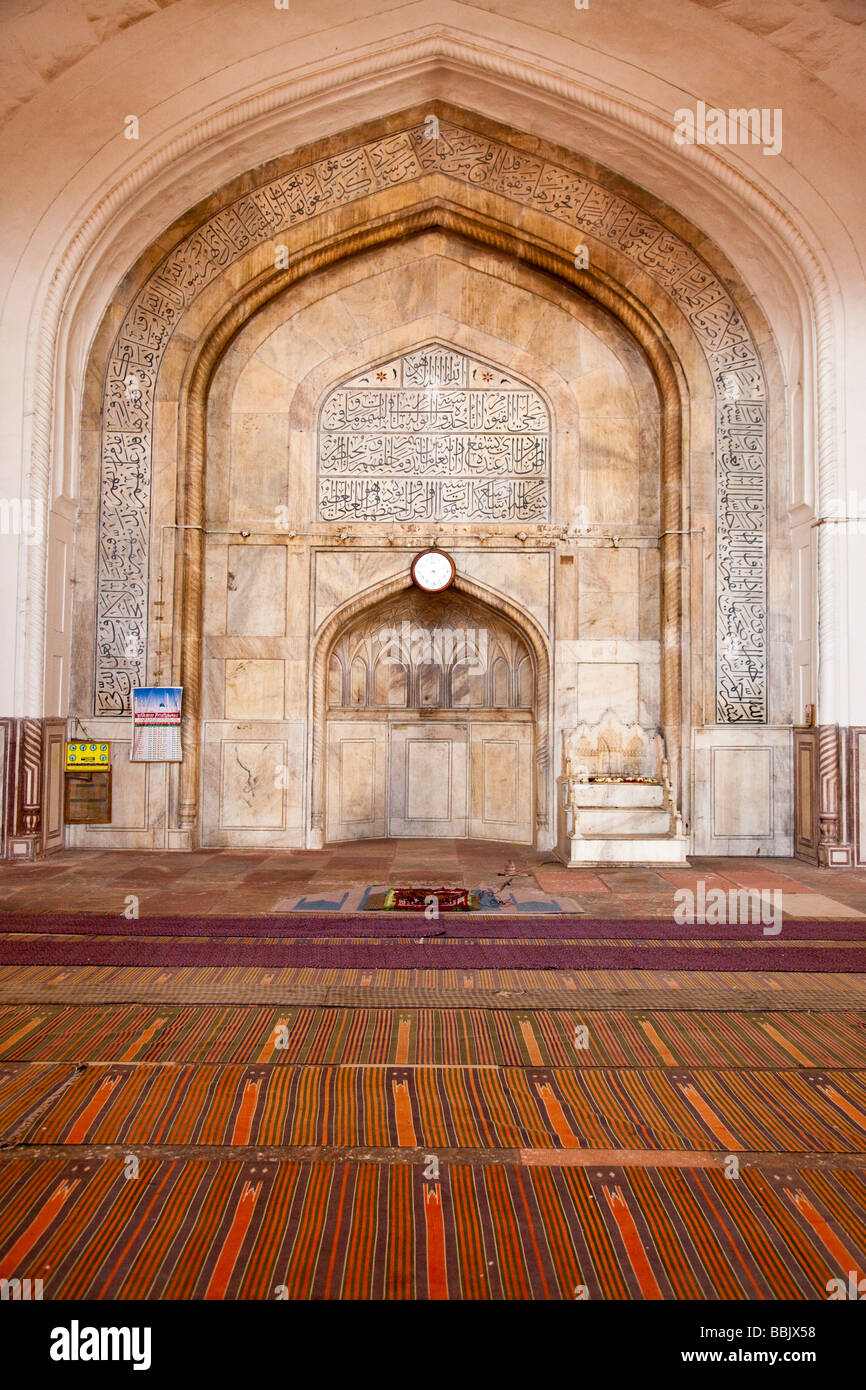 Mirhab innerhalb der Jama Masjid in Agra Indien Stockfoto