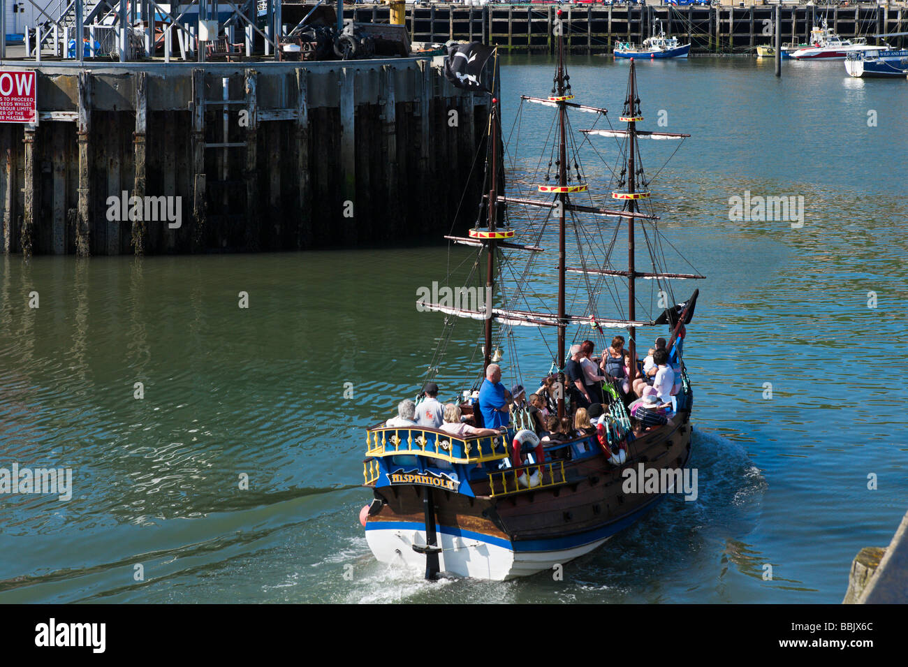 Ausflugsschiff, die Rückkehr in den Hafen von Scarborough, Ostküste, North Yorkshire, England Stockfoto