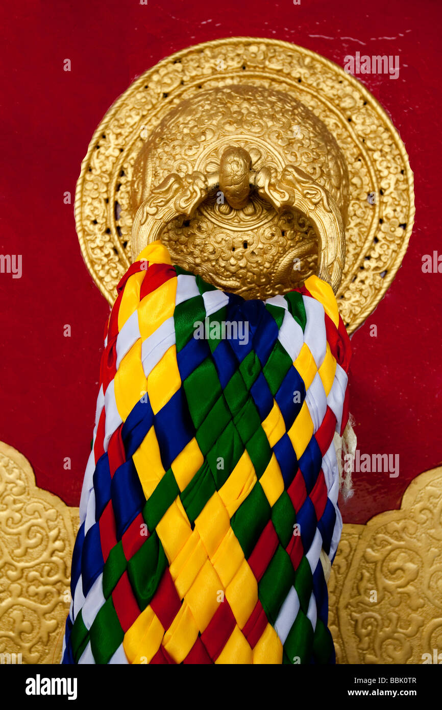 Mehrfarbige Stickerei Gewebe ziehen Namdroling tibetischen Kloster Bylakuppe Koorg Karbataka Indien Stockfoto