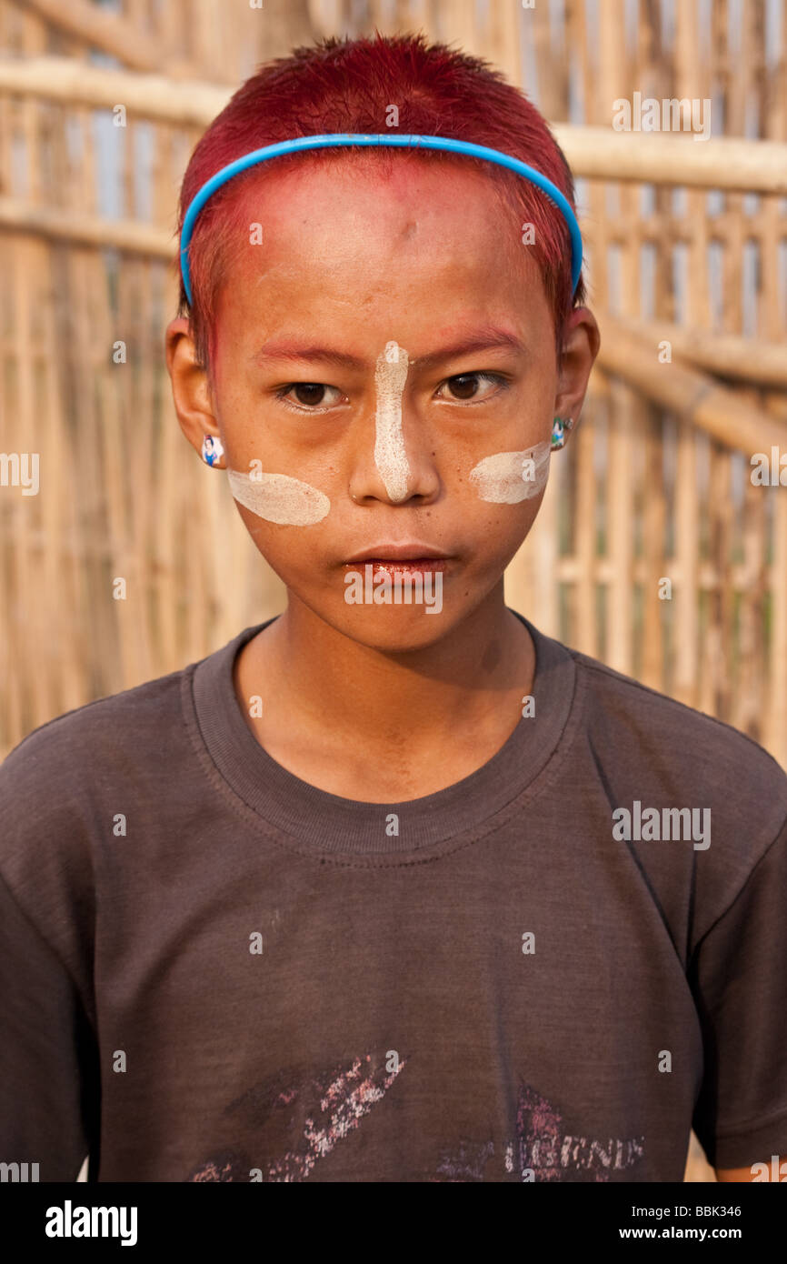 Junge burmesische Jugend in Pyay, Myanmar Stockfoto