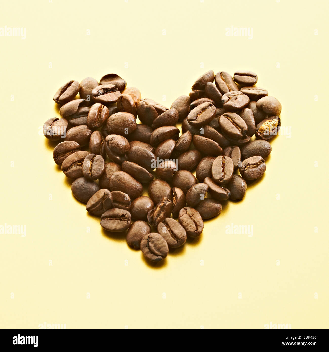 Eine Herzform Luxus Kaffeebohnen. Stockfoto
