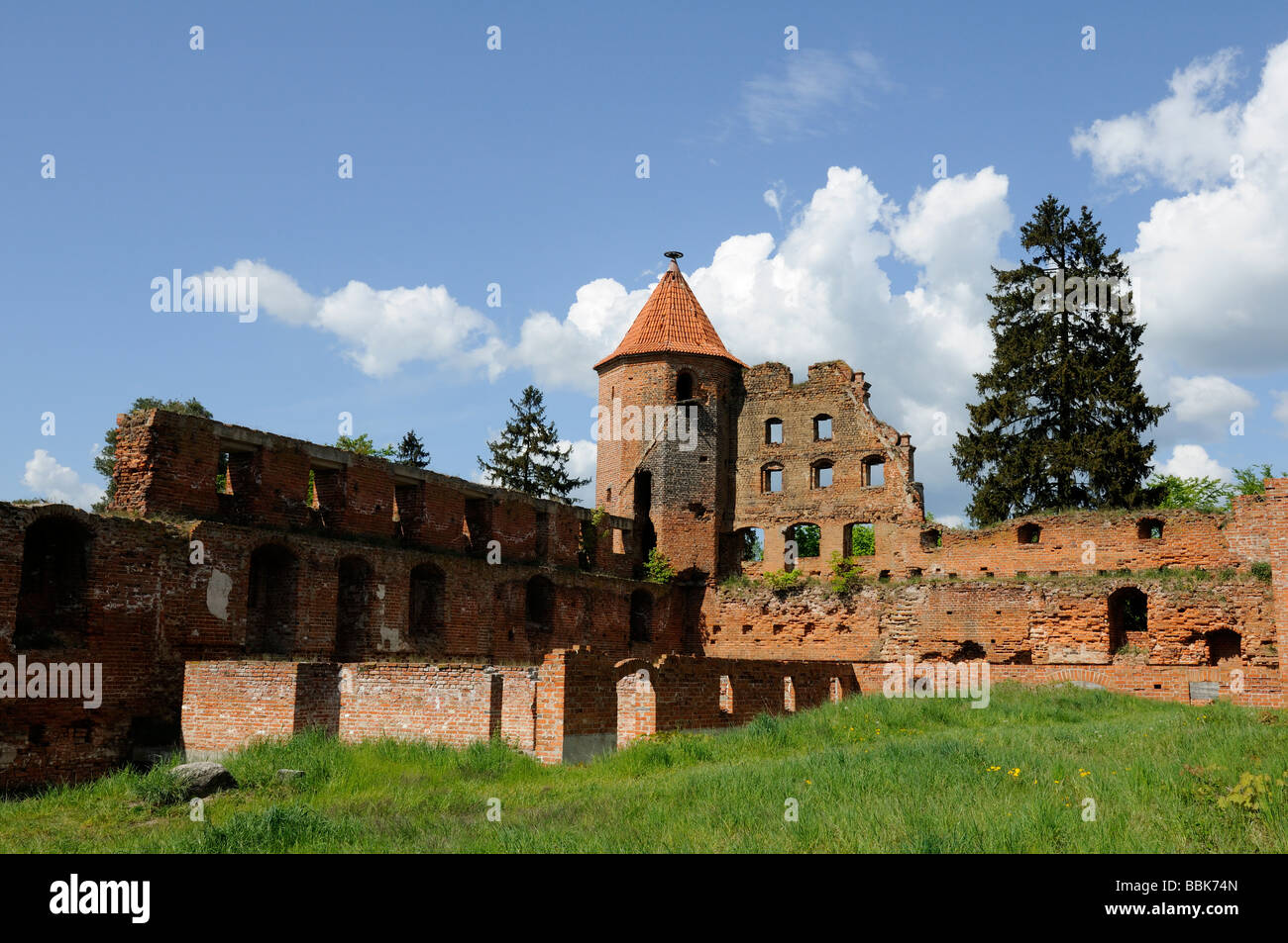 Ruinen der Kreuzritterburg in Szymbark, Woiwodschaft Ermland-Masuren, Polen Stockfoto