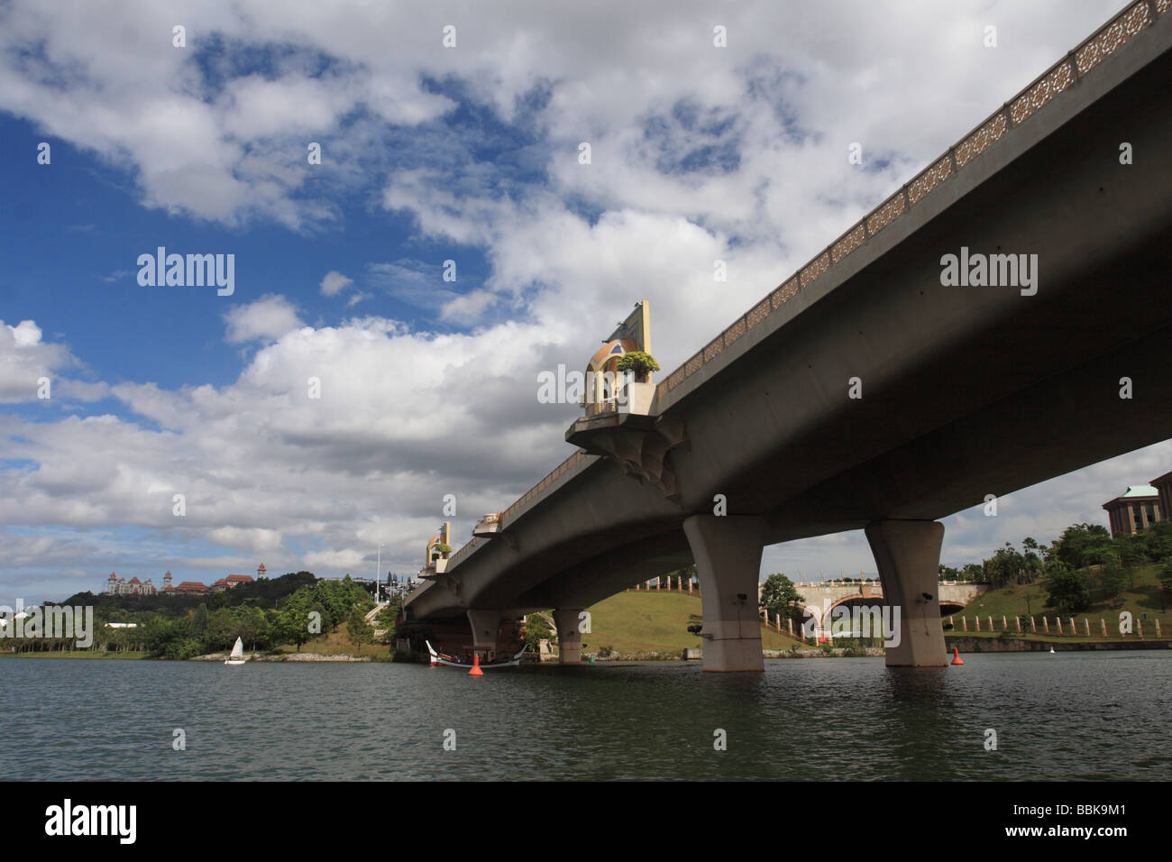 Putrajaya, Malaysia präsentiert die schönsten Architektur, die mit natürlichen Umgebung verschmelzen Stockfoto