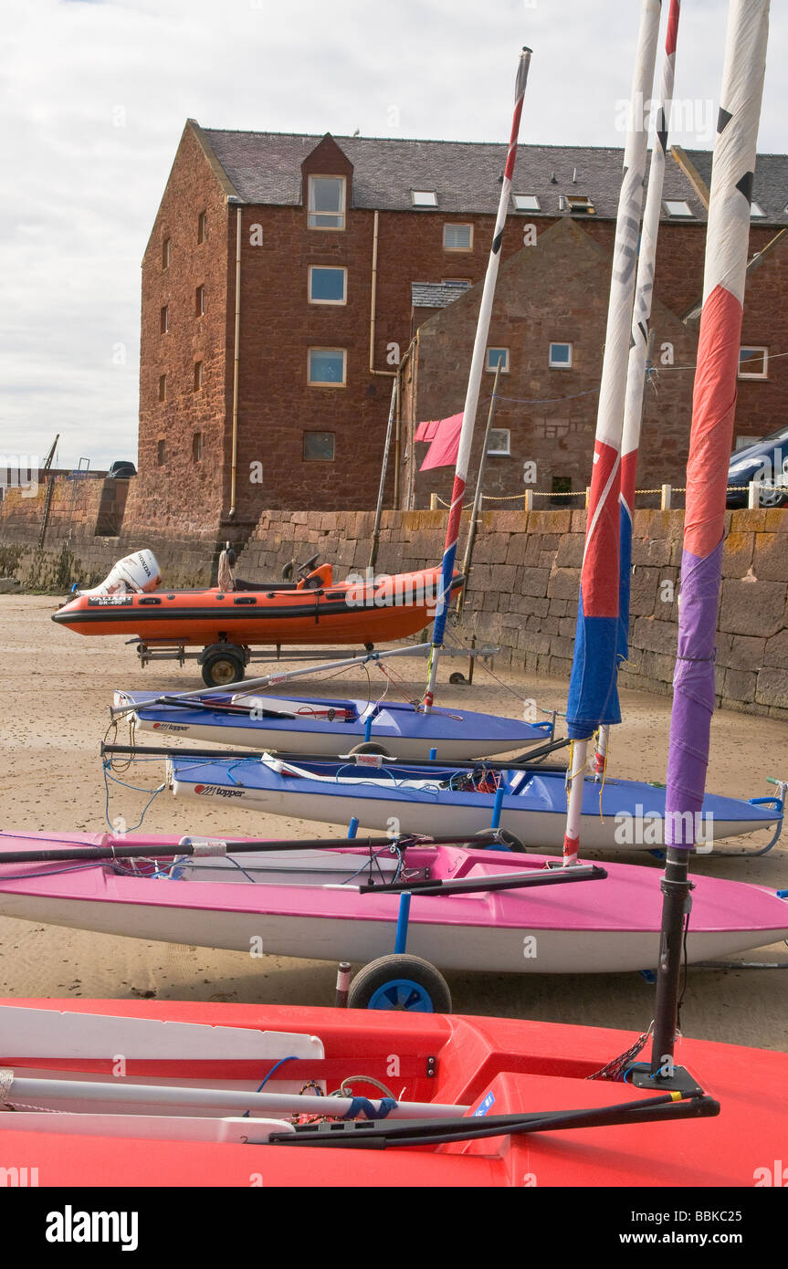 Topper Jollen am Strand in North Berwick, Schottland. Stockfoto