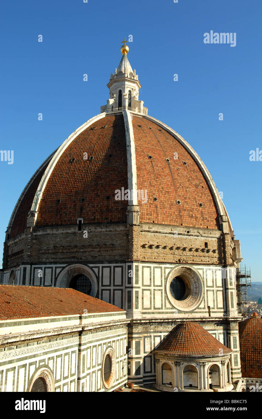 Florenz, die berühmte Kathedrale Kuppel von Brunelleschi. Dies ist vertikale Foto. Stockfoto