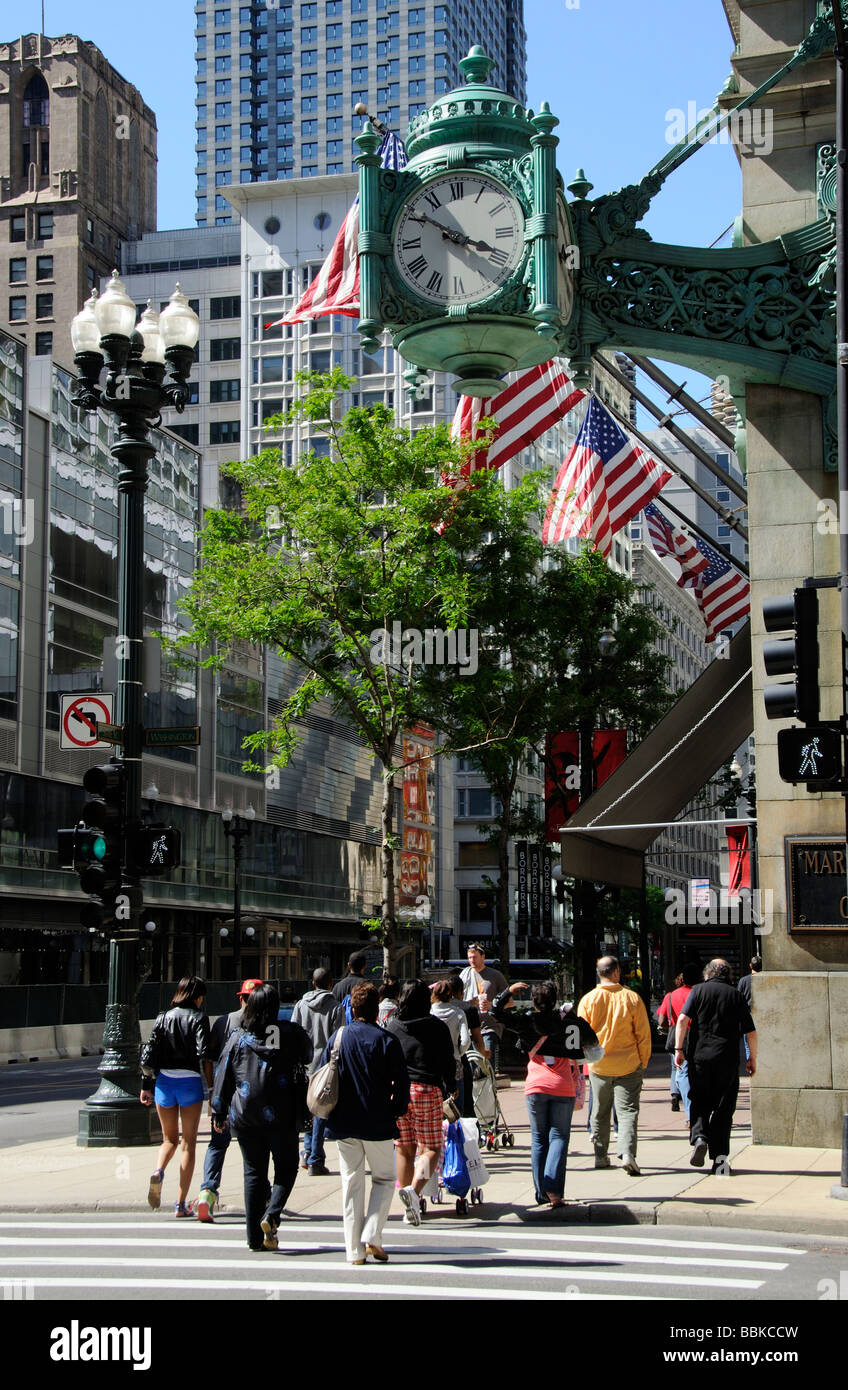 State Street Chicago Illinois USA Macys Kaufhaus und berühmte Uhr Stockfoto
