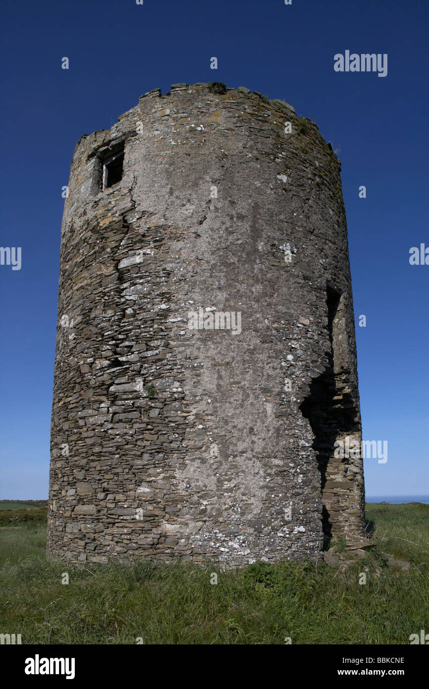 verlassene Gebäude am Ufer des Strangford Lough Grafschaft unten Nordirland Großbritannien Windmühle Stockfoto