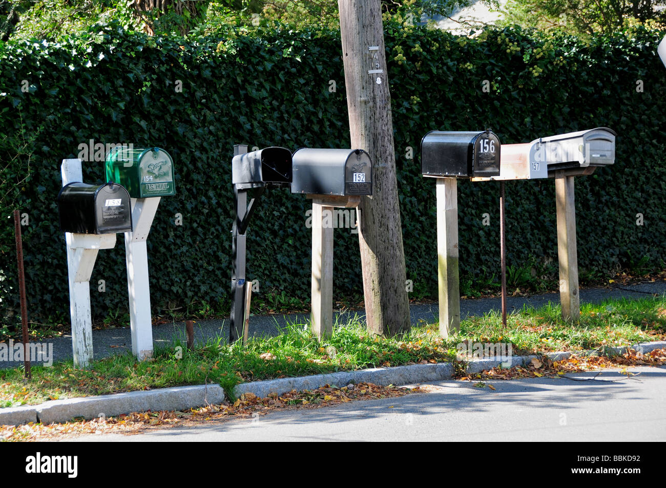 Mail-Boxen außen amerikanische Haushalte, USA Stockfoto