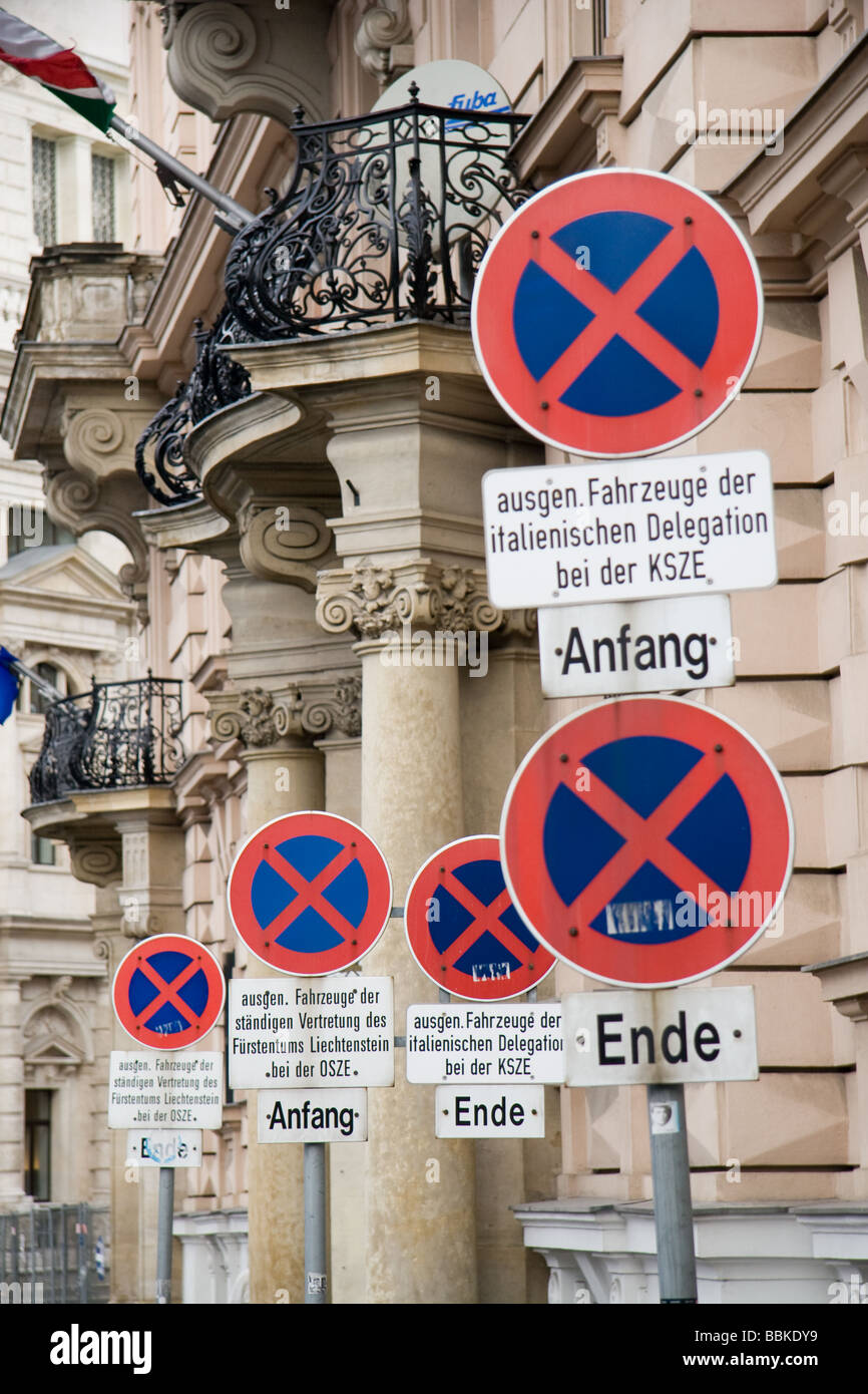 Kein Parkplatz Schilder Wien, Österreich Stockfoto