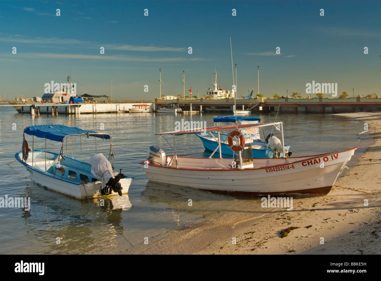 Boote am Strand am Malecon in La Paz, Baja California Sur, Mexiko Stockfoto