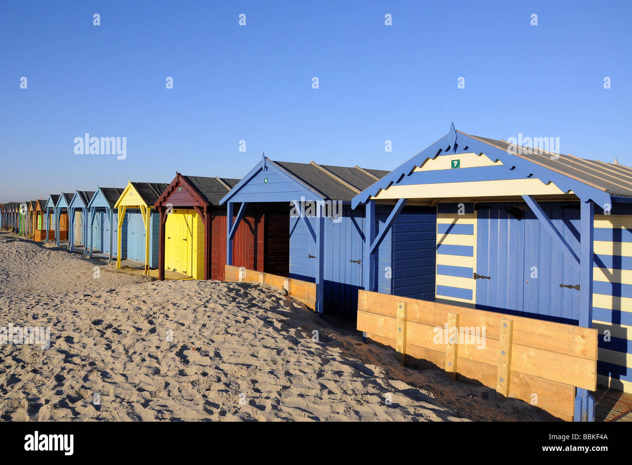 Strandhütten an West Wittering, West Sussex Stockfoto