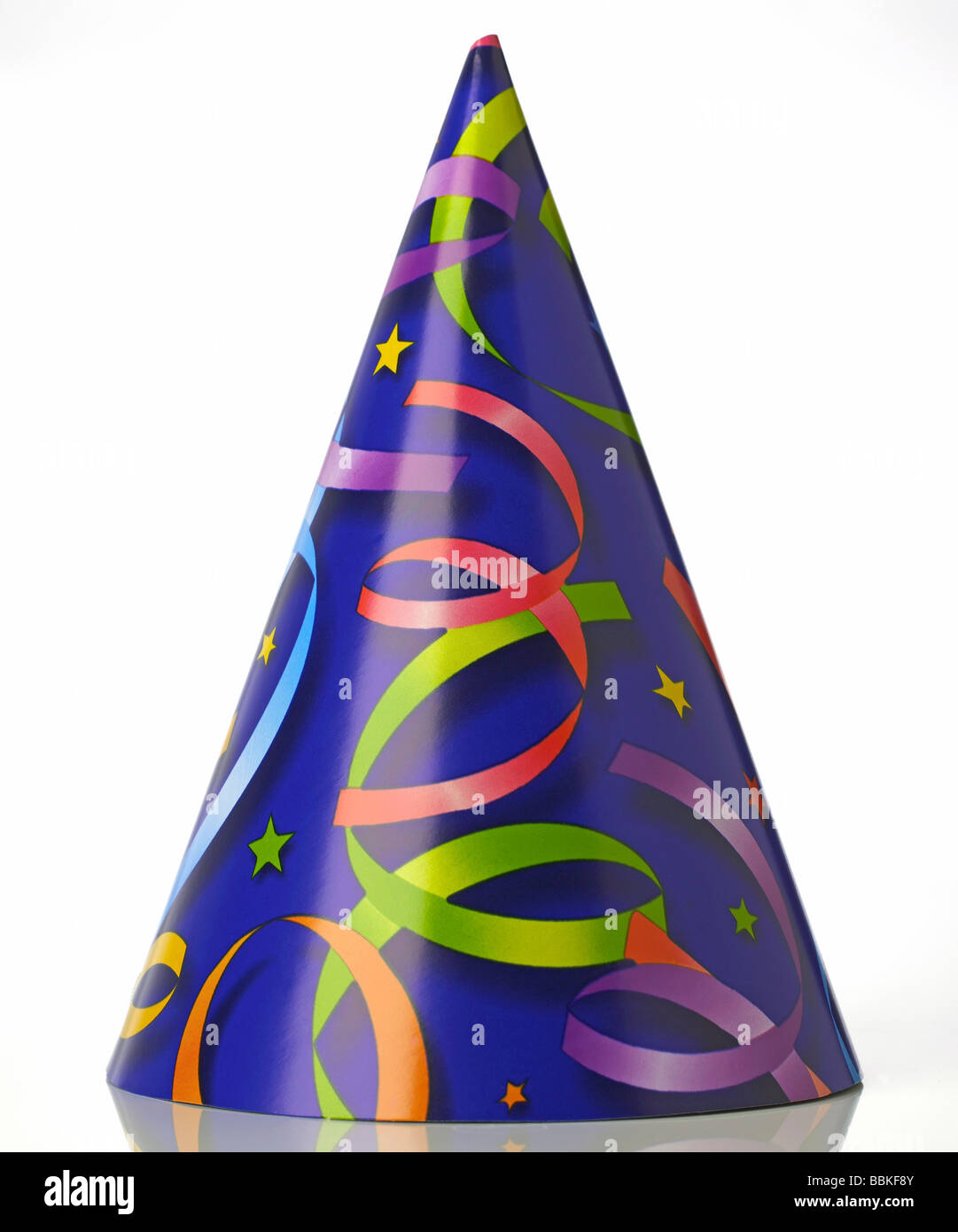 Papierhut Geburtstag Party feiern Bänder Sterne bunte kegelförmige Stockfoto