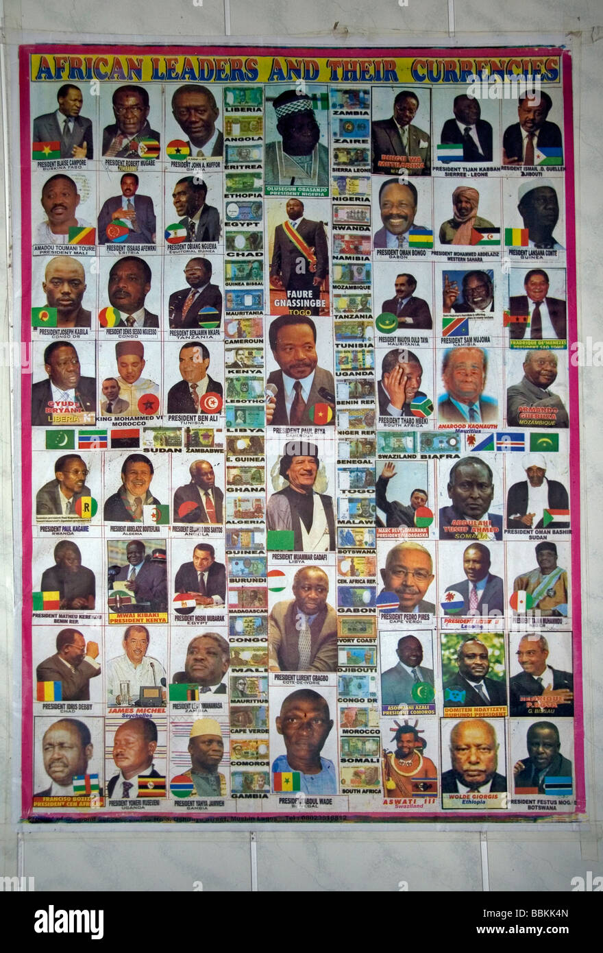 Plakat mit Führer und Währungen von allen afrikanischen Ländern Banjul Gambia Westafrika Stockfoto