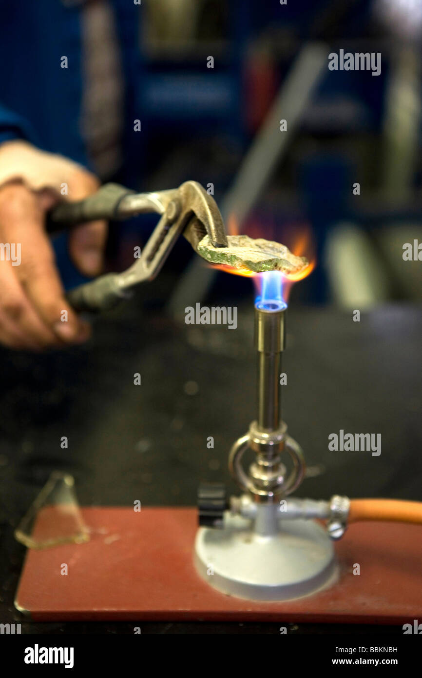 Recycling von giftigen Abfällen müssen alle Gemeinden in den Niederlanden bieten bekannte Sammelstellen für und recycelbaren oder gefährliche Materialien können alle Arten von getrennten Müll hier kostenlos akzeptiert werden oder eine kleine Summe je nach Art der materiellen Grünzeug und Beton Ziegel ist in der Regel kostenlos einige Geschäfte durchführen Sammlung von Chemikalien Farbe Batterien niederländischen Hausmüll recycling Durchschnittswerte bis 60 2006 Stockfoto