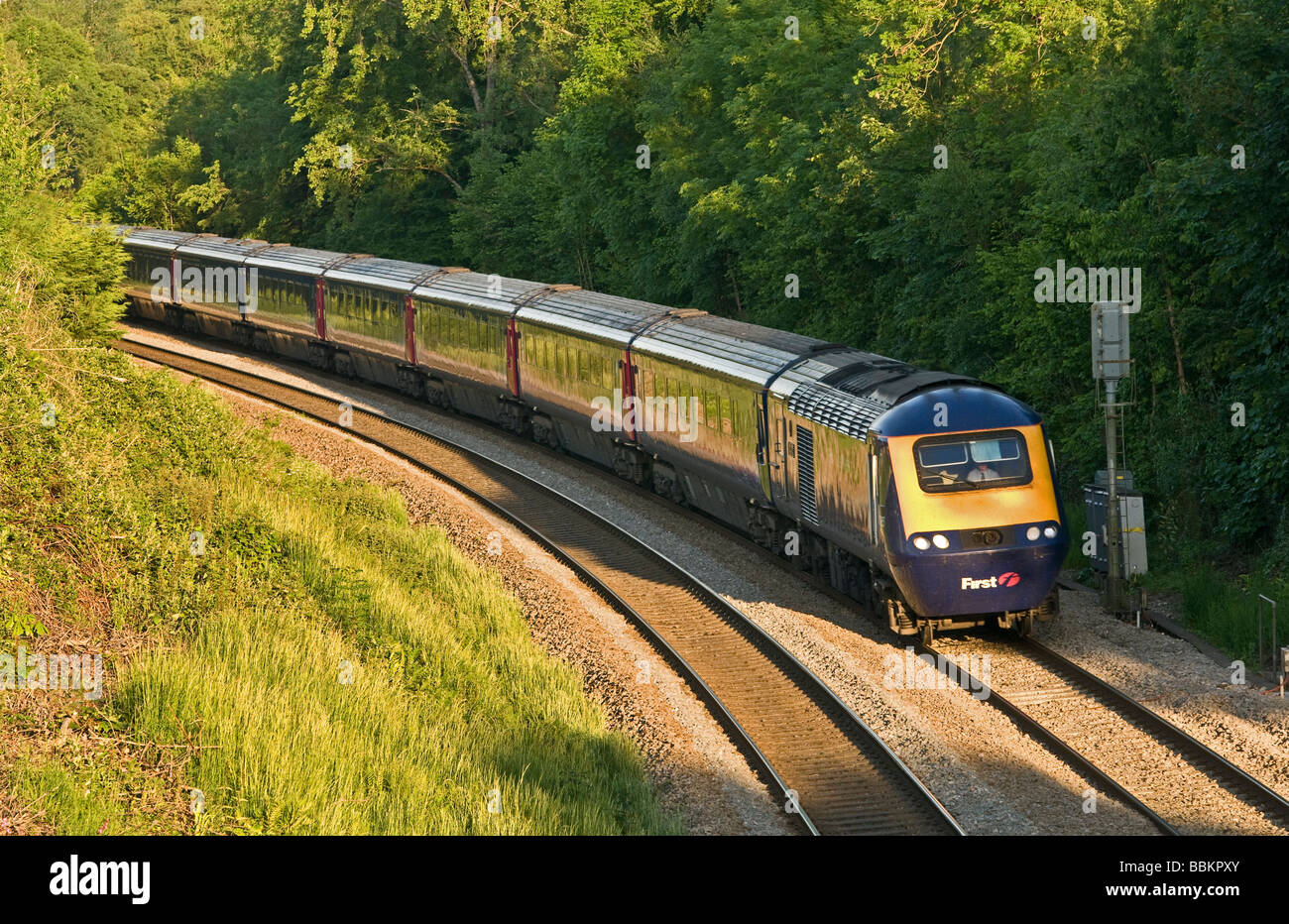 Erste große Western Express Personenzug in Bewegung zwischen Cardiff und Swansea Stockfoto