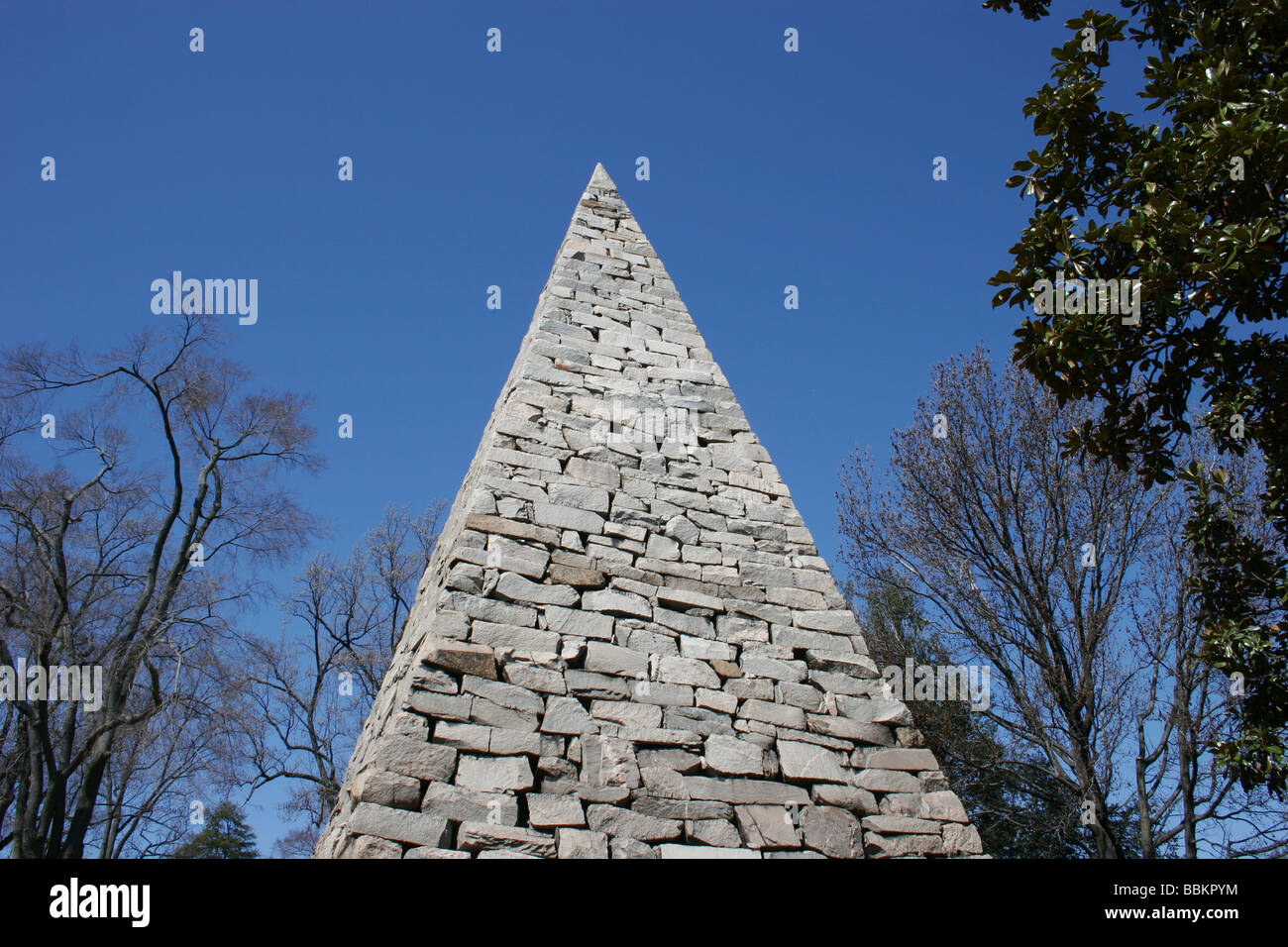 Denkmal für die konföderierten Soldaten des Bürgerkriegs, befindet sich in Richmond Virginia. Größte Steinpyramide in den USA. Stockfoto
