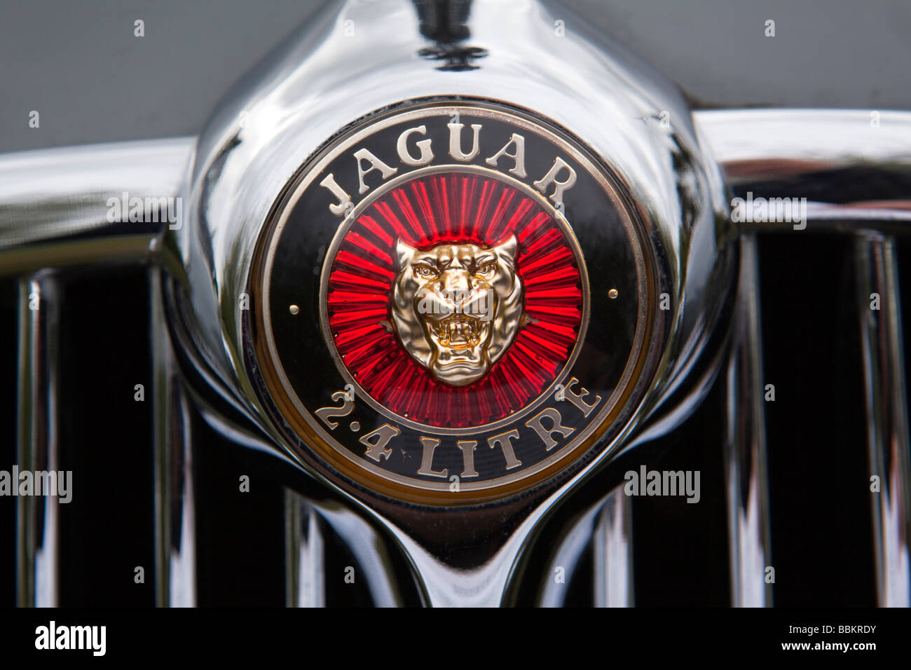 Vorderseite des klassischen alten britischen gemacht der 1960er Jahre 240 2 4-Liter-Jaguar Auto Autofahren Stockfoto
