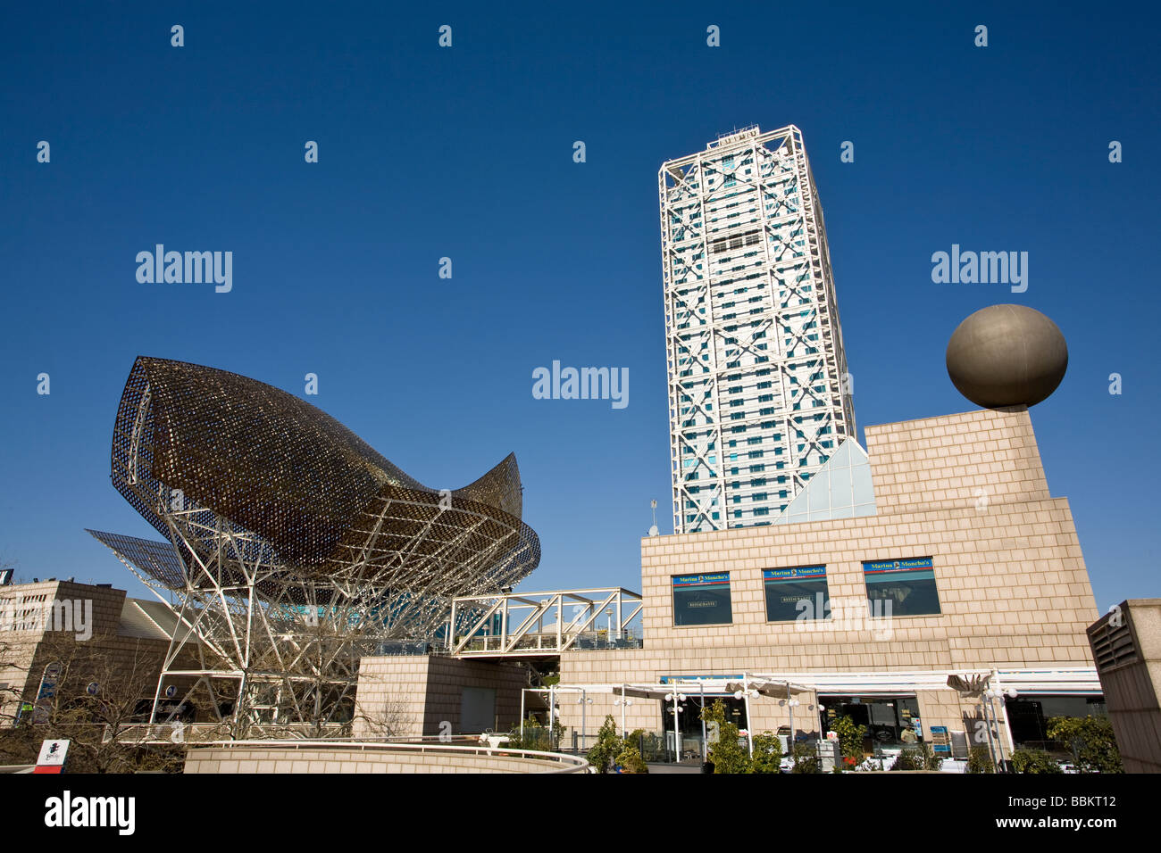 Das Hotel Arts, Mapfre Tower und Fisch-Skulptur Stockfoto