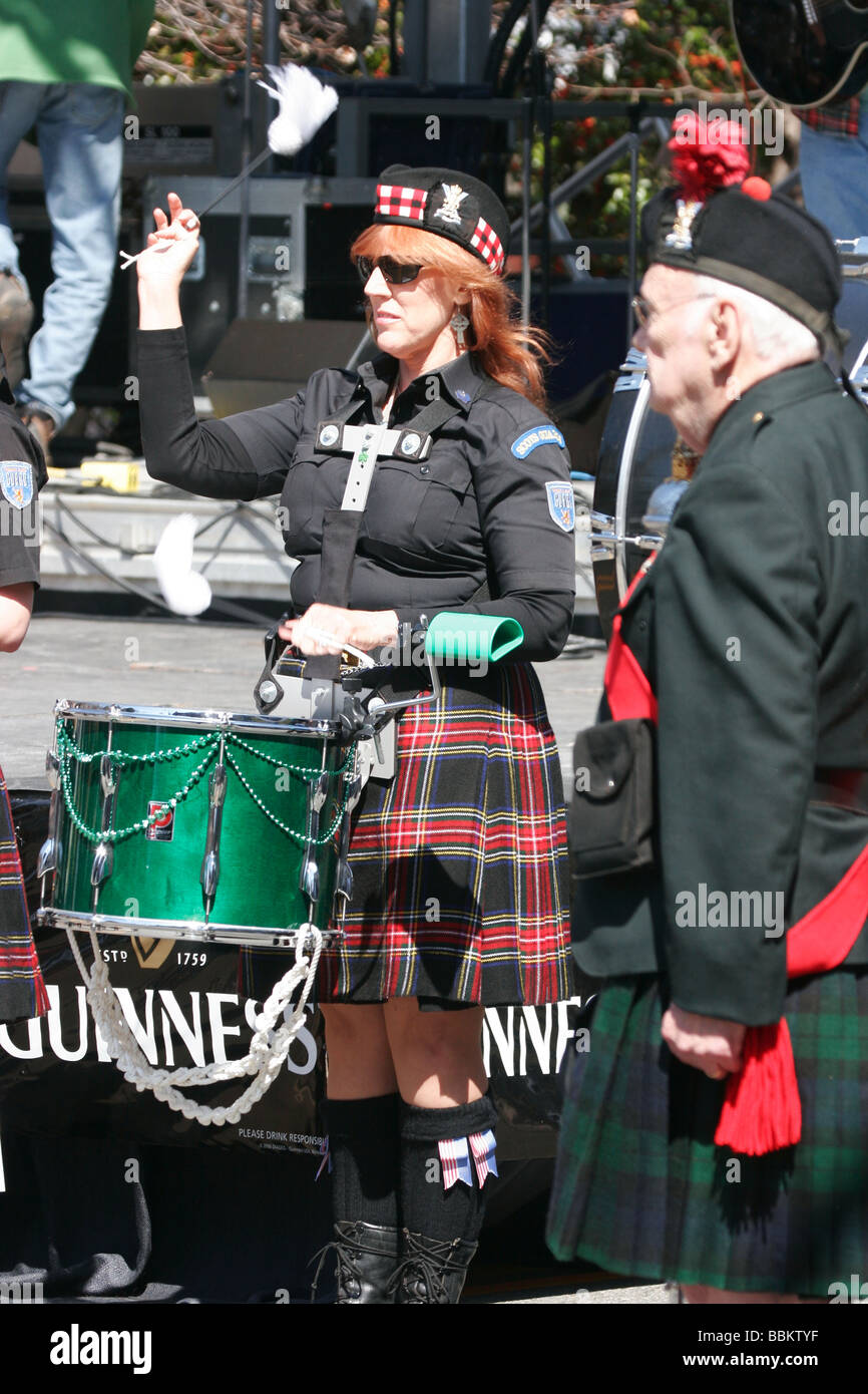 Virginia Scots Guards Pfeifen und Trommeln Band spielt auf Irish Folk Festival in Richmond, Virginia Stockfoto