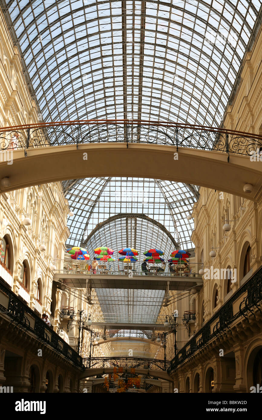 Innenraum mit Glasdach in Moskau Stockfoto