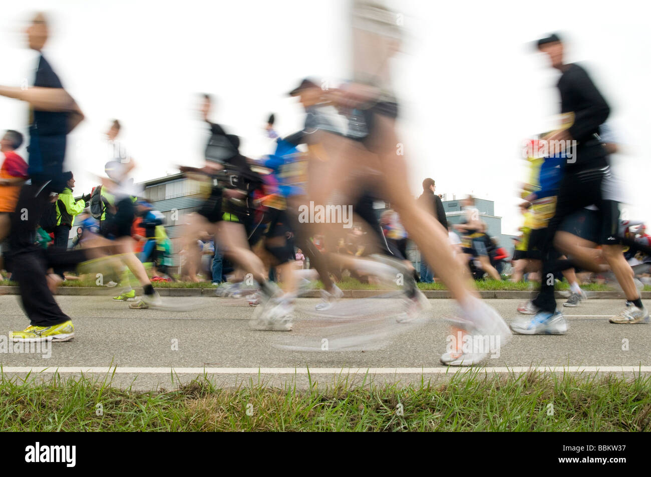 Marathonläufer mit Motion blur, Freiburg Marathon, 29.03.2009, Freiburg, Baden-Württemberg, Deutschland Stockfoto