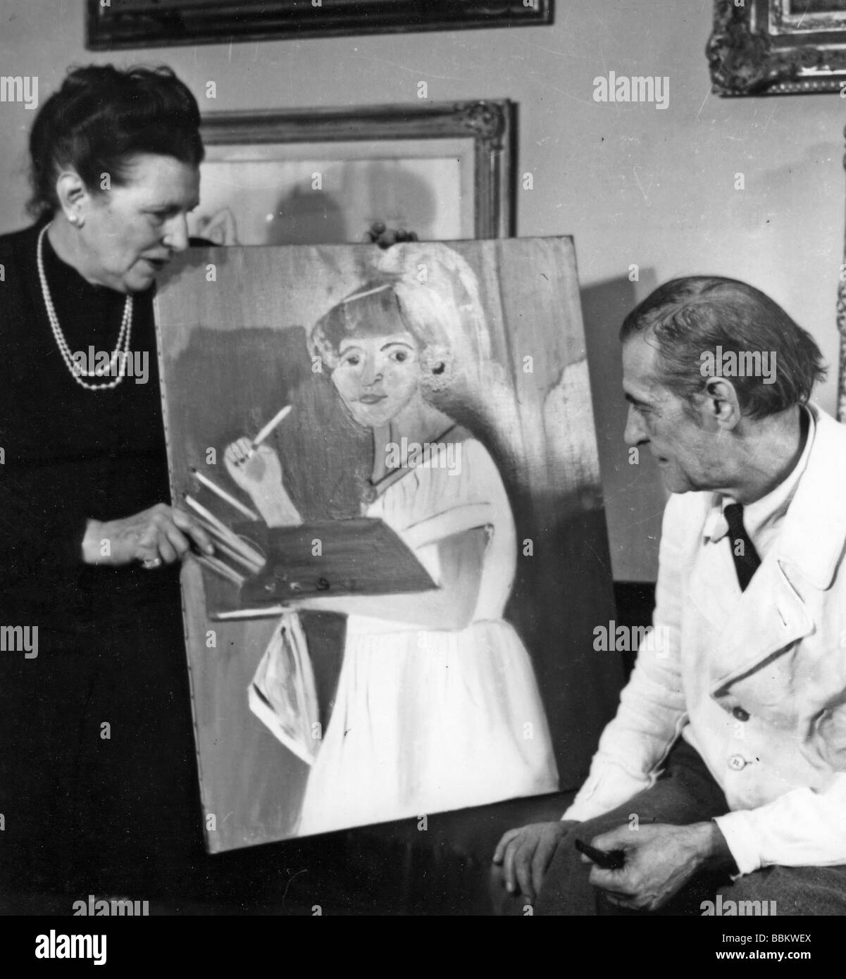 MAURICE UTRILLO mit Frau Lucie Valore in Le Vesinet 1950 mit einem imaginären Porträt von Lucie als junge Frau Stockfoto