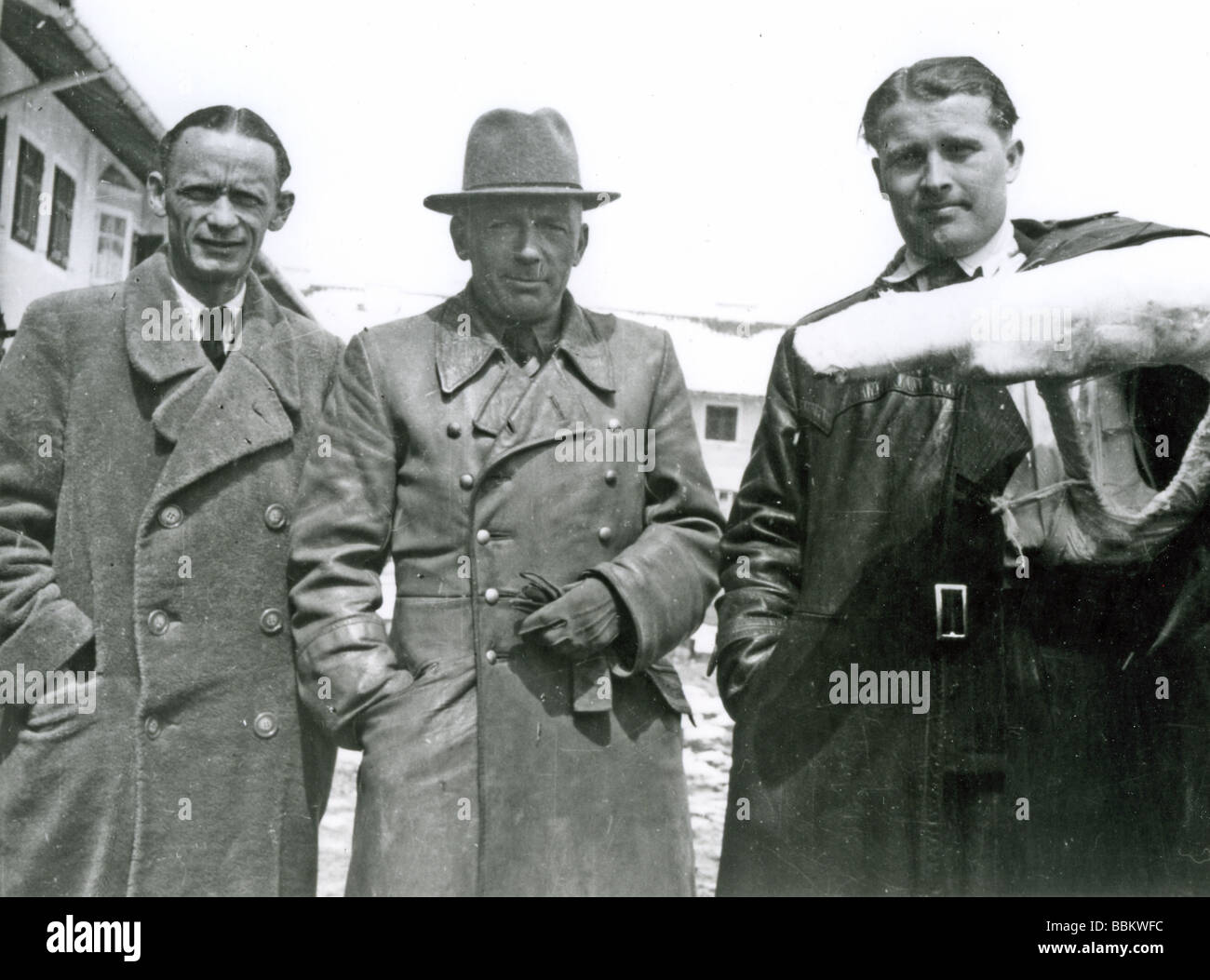 WERNER von BRAUN rechts neben Walter Dornberger mit Herbert Axter - siehe Beschreibung unten Stockfoto