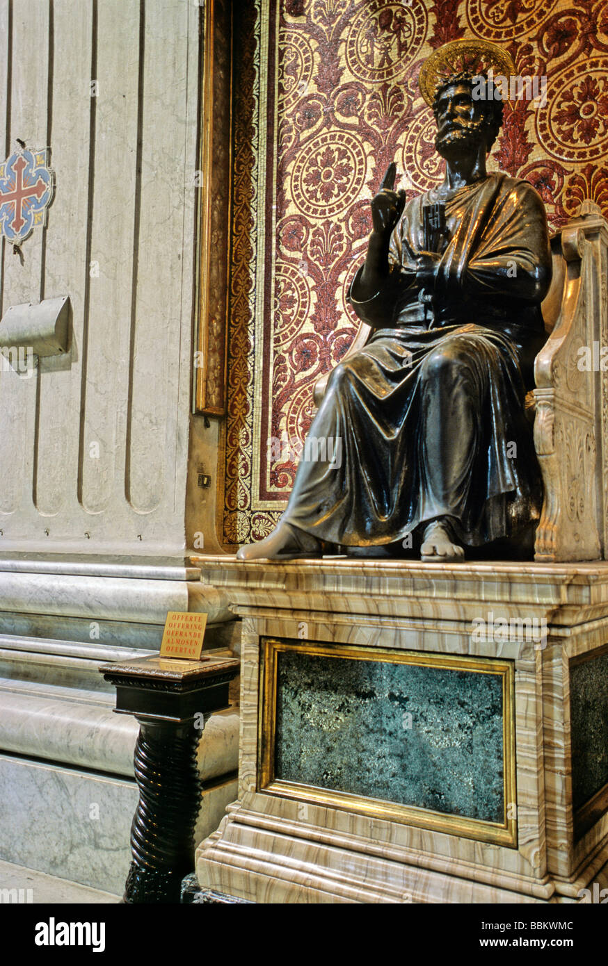 Sitzen, St. Peter, Petrus, St. Peter Basilika, Vatikanstadt, Rom, Latium, Italien, Europa Stockfoto