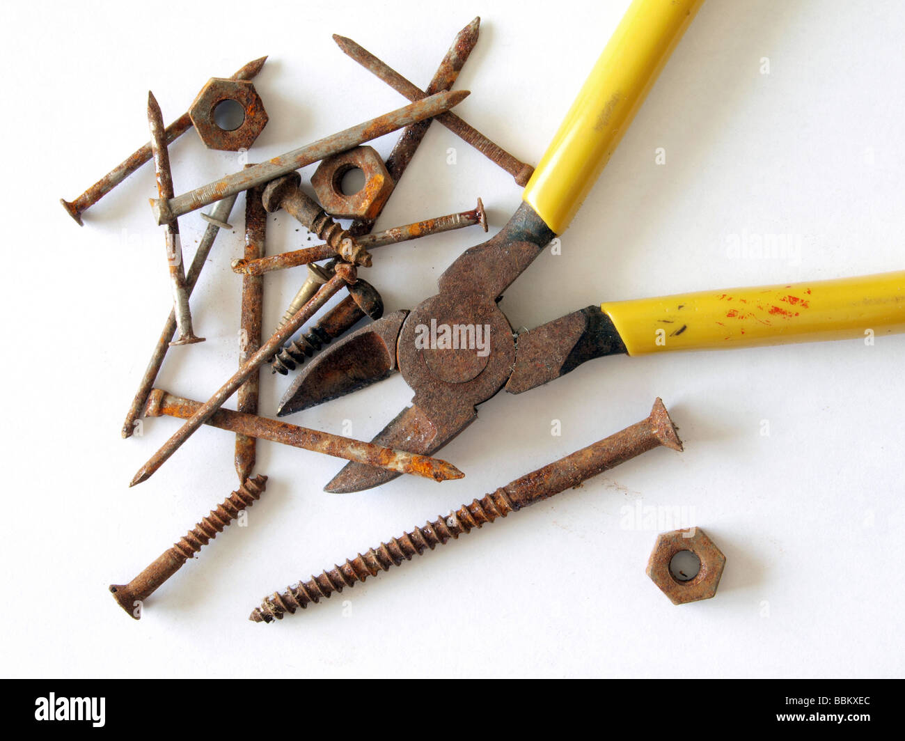 Rostige Werkzeuge Schrauben Nägel Schrauben und Muttern Stockfoto