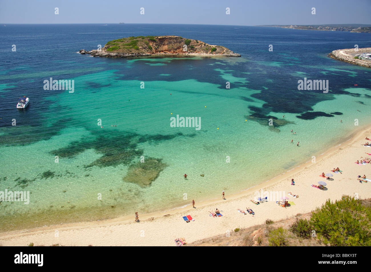 Blick auf den Strand zeigt Illa de sa Caleta, Portals Nous / Bendinat, Gemeinde Palma, Mallorca, Balearen, Spanien Stockfoto