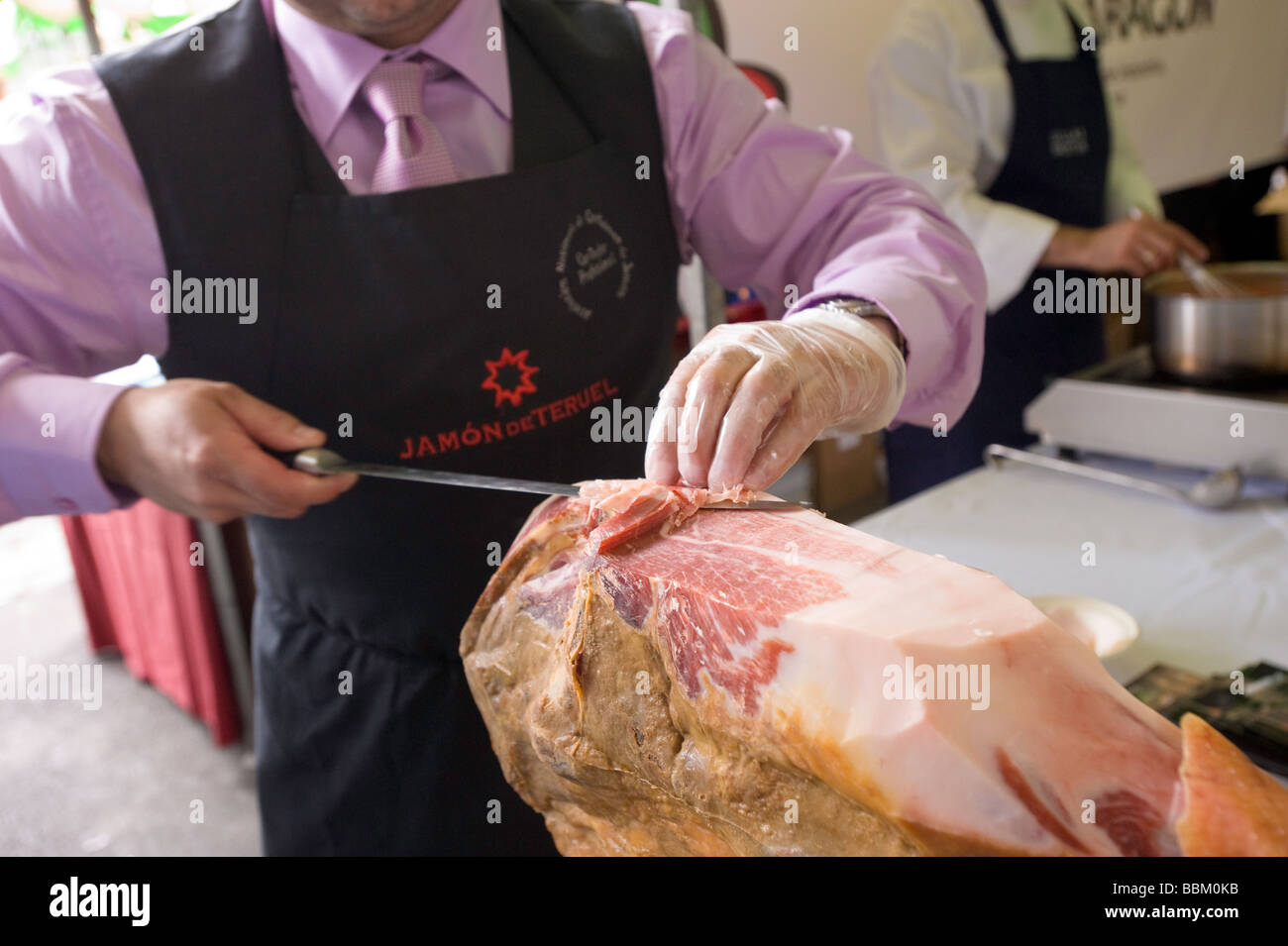 Stände mit spanischen Wein und Essen beim Festival "Geschmack von Spanien", Borough Market, SE1, London, Vereinigtes Königreich Stockfoto