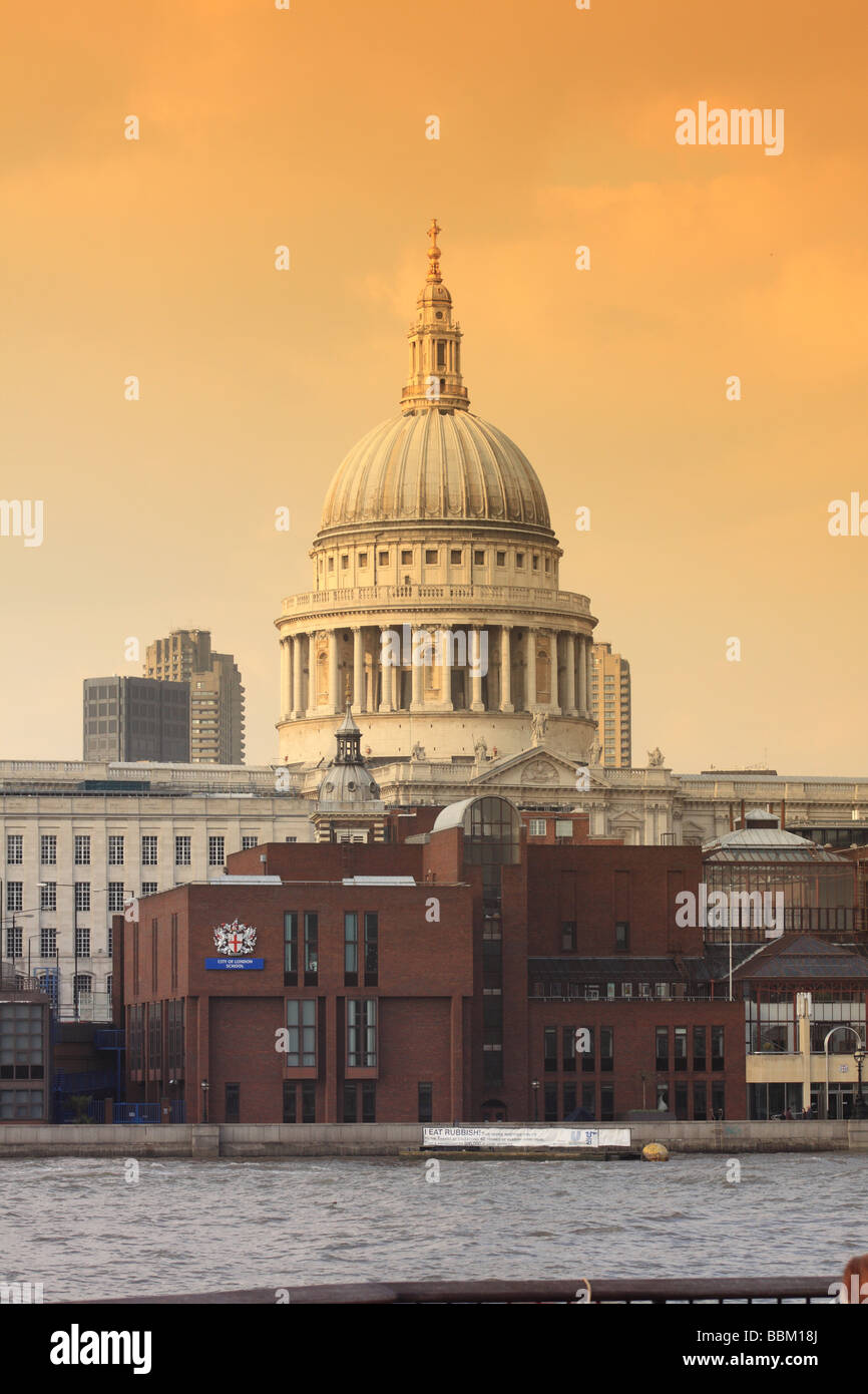 Vereinigtes Königreich, UK, St., Pauls, St., Pauls, Kathedrale, St, Pauls, Fluß, Themse, Millenium, Brücke Stockfoto