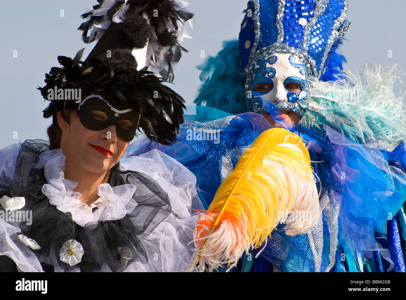 Street Artists in bunten Kostümen und Masken verkleidet bei der Kieler Woche 2008, Kiel, Schleswig-Holstein, Deutschland, Europa Stockfoto