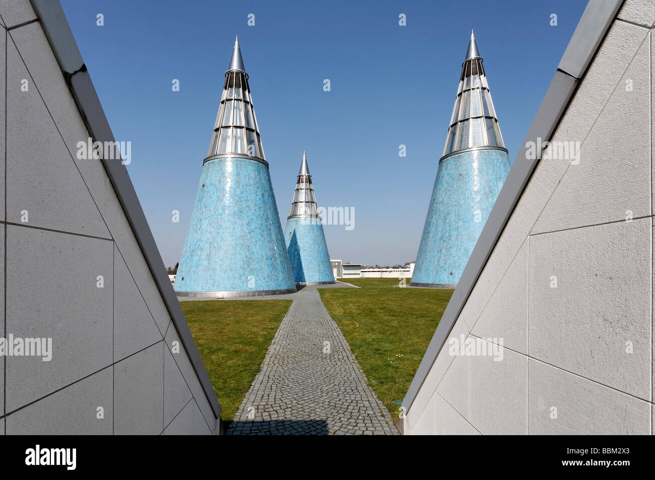 Kunst - und Ausstellungshalle der Bundesrepublik Deutschland, konische Lichtmasten, Dachgarten, Bonn, Nordrhein-Westfalen, E Stockfoto