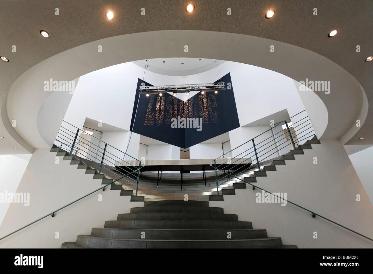 Bundeskunsthalle und kunstmuseum bonn -Fotos und -Bildmaterial in hoher