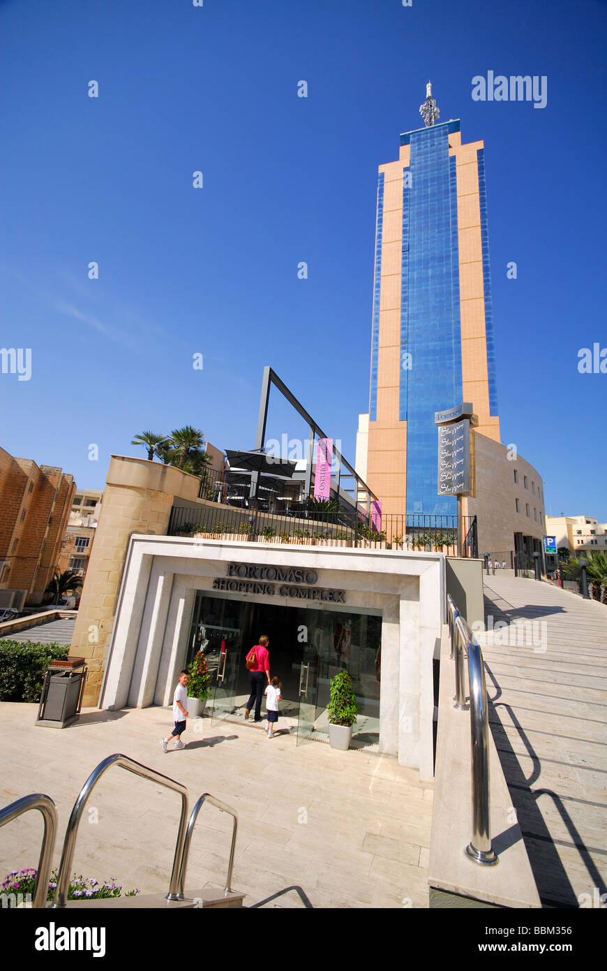 Malta. Portomaso shopping Center und Turm in St. Julian's. 2009. Stockfoto