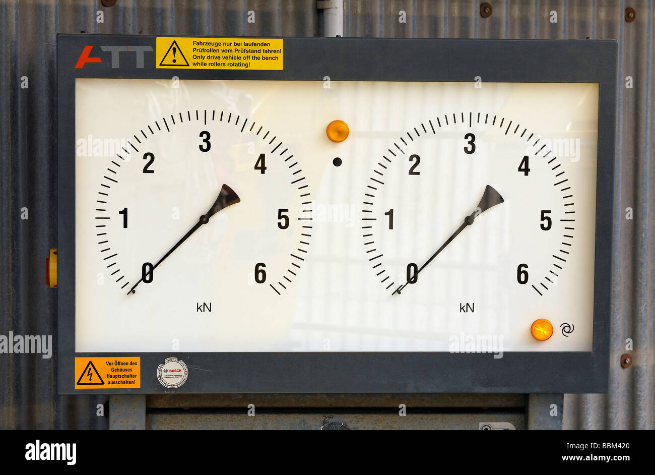 Contoh Indicating Instrument Analoge instrumente -Fotos und -Bildmaterial in hoher Auflösung – Alamy
