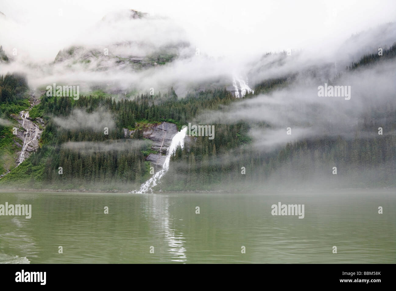 Wasserfall, Endicott Arm, Inside Passage, südöstlichen Alaska, USA Stockfoto