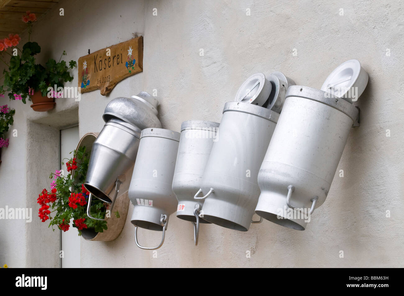 Milchkanne, Oberhofer-Galtalm, Oberhofen, Tirol, Österreich, Europa Stockfoto