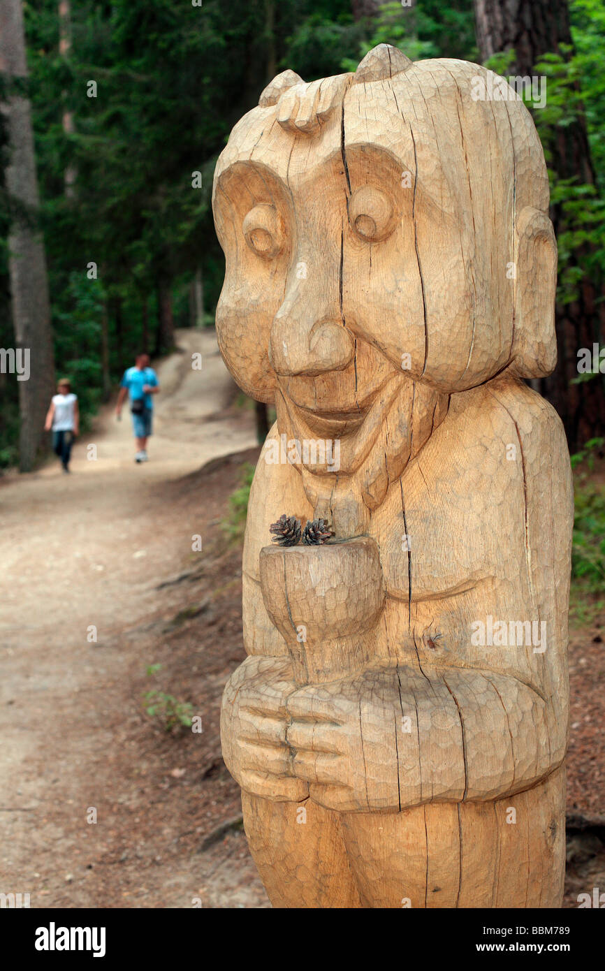 Holzskulptur, Hexe Berg in Juodkrante, Kuroeiu Nerija Nationalpark auf der Kurischen Nehrung in Litauen Stockfoto