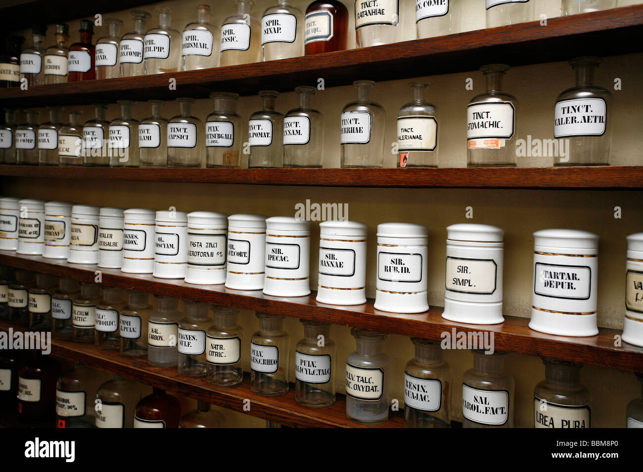 Innen alte Apotheke Stockfoto