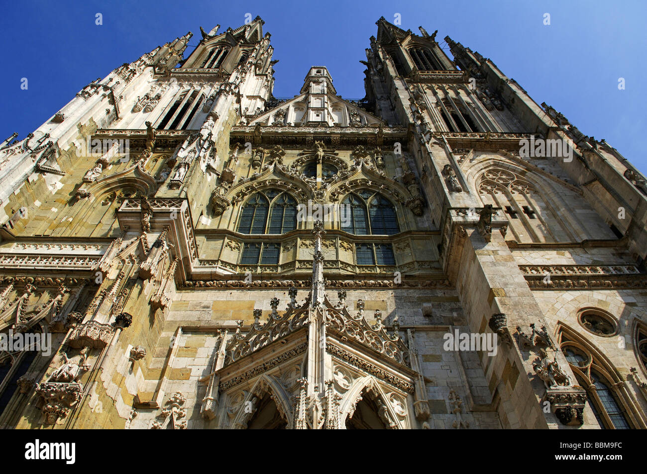 Restaurierte Fassade der St.-Petri-Dom, Regensburg, Niederbayern, Deutschland, Europa Stockfoto