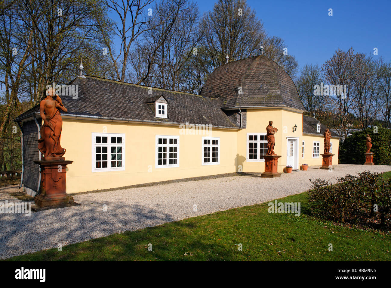 Standesamt, Schlossgarten, Orangerie, Statuen, Schloss Berleburg, Bad Berleburg, Kreis Siegen-Wittgenstein, Rothaarstei Stockfoto