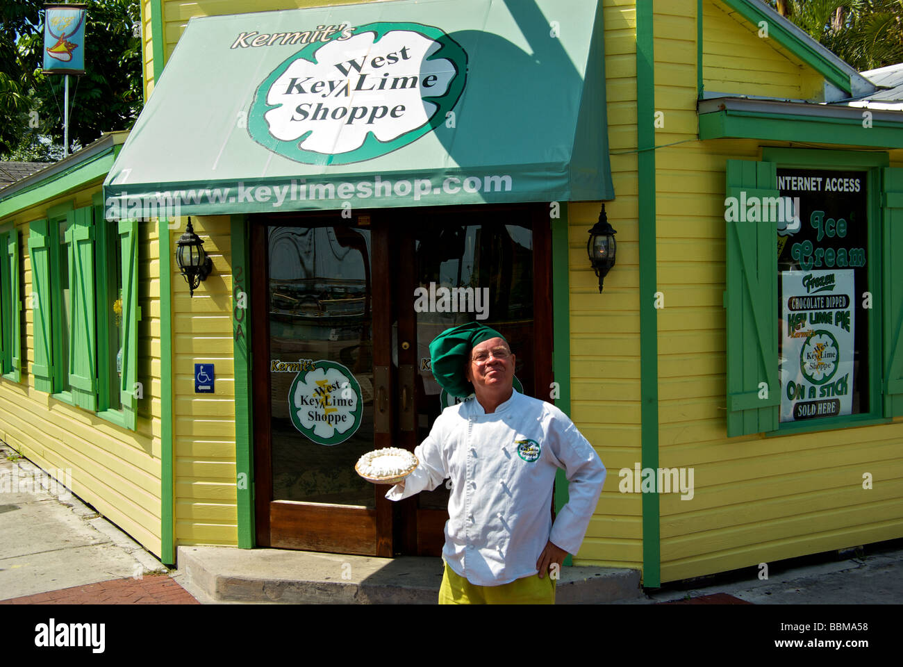 Besitzer Von Kermit Key Lime Shoppe In Key West Ladt Touristen Zu Seiner Fabrik Zu Besuchen Und Probieren Sie Seine Torte Stockfotografie Alamy