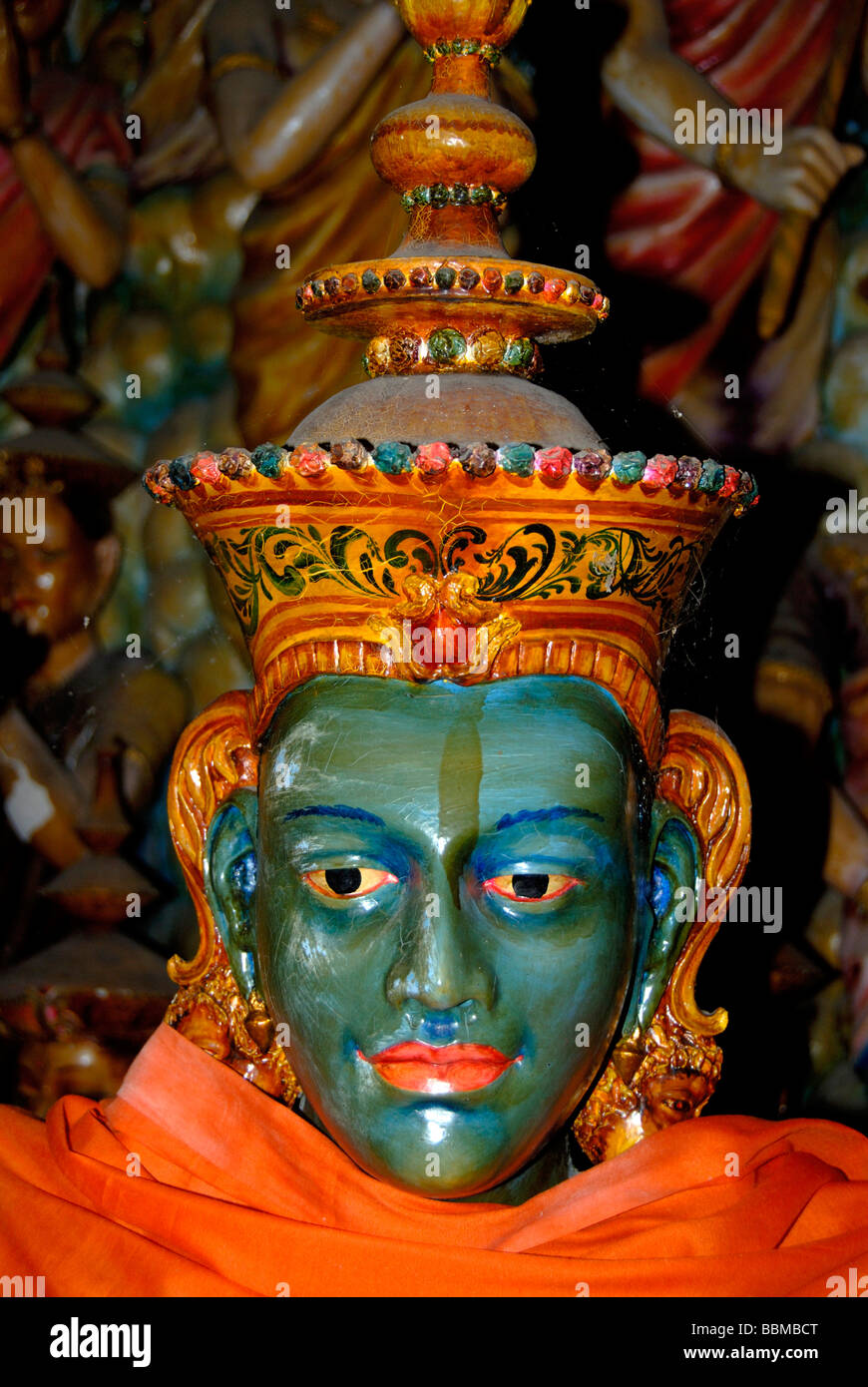 Buddhistische Figur mit einem blauen Gesicht in Höhle Tempel, Mulgirigala Tempel, Mulkirigala Vihara, Ceylon, Sri Lanka, Südasien, Asien Stockfoto