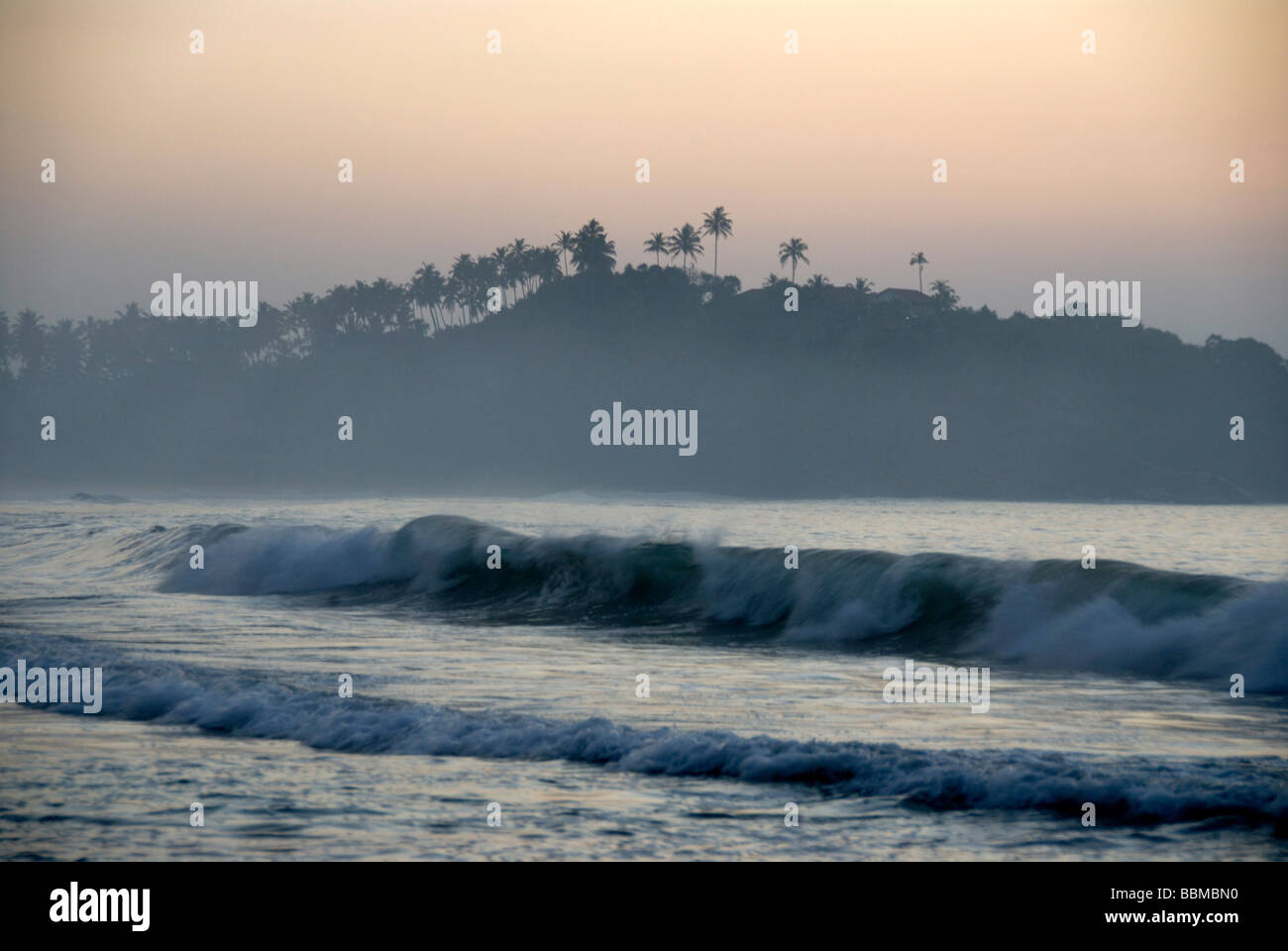 Wellen, Sunset, Talalla bei Dondra, Indischer Ozean, Ceylon, Sri Lanka, Südasien Stockfoto